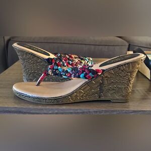 NWOT … 385 FIFTH “Size: 8” Wedged Sandals